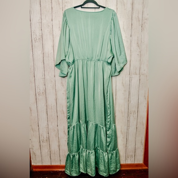 Beautiful boho sea foam green dress with flutter sleeves and pockets! - Picture 3 of 3